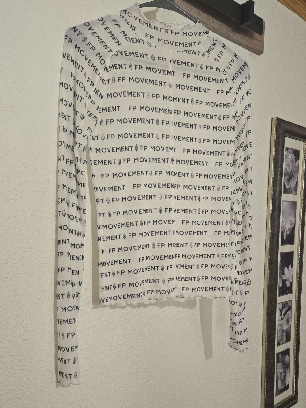 Pre-loved Free People Movement Women's White Logo Long-Sleeve Top